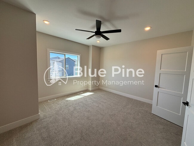 Photo - 477 Easy St