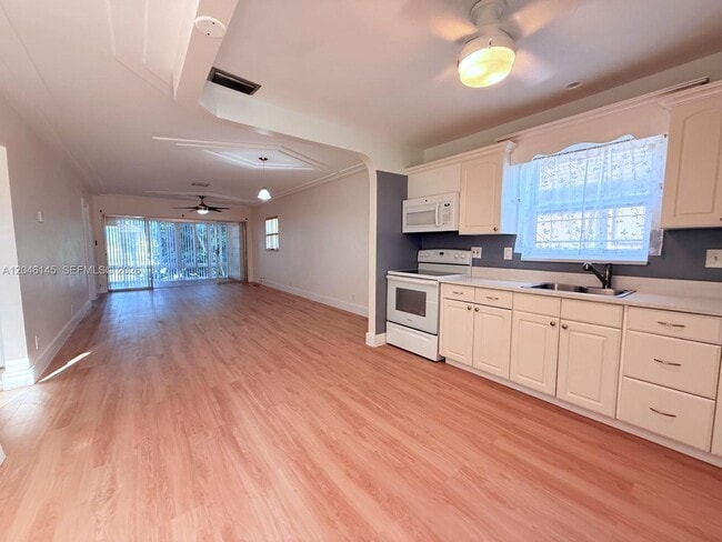 Building Photo - 2832 Fillmore St Unit 20