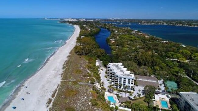 Building Photo - Siesta Key Rentals on Ocean!