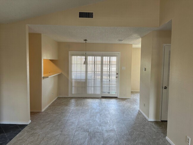 Dining room - 1909 Chasewood Cir Unidad 214