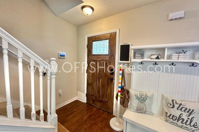 Photo - 454 Eisenhower Dr