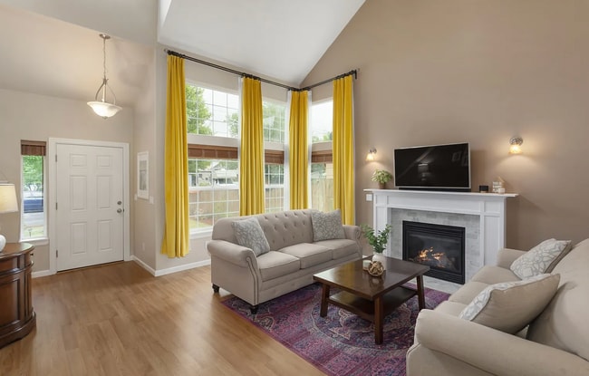 Photo - 309 SE Juniper Ave