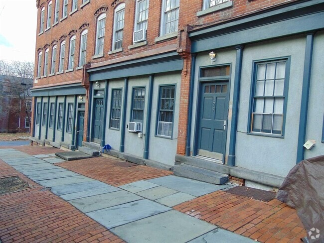 Building Photo - 173 Union St Unit 3 Rental
