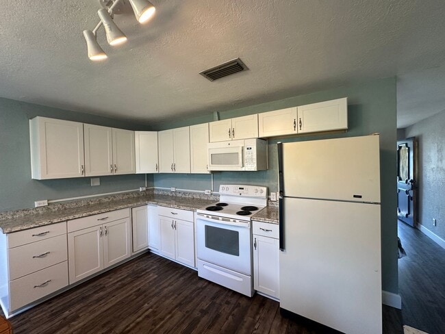Photo - Charming 3 Bedroom Home in Quaint South Da...