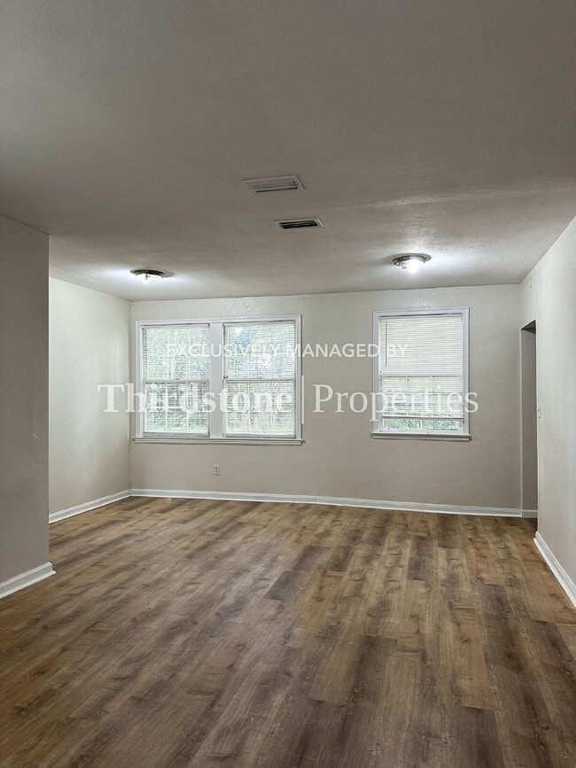 Photo - 7959 Concord Blvd W