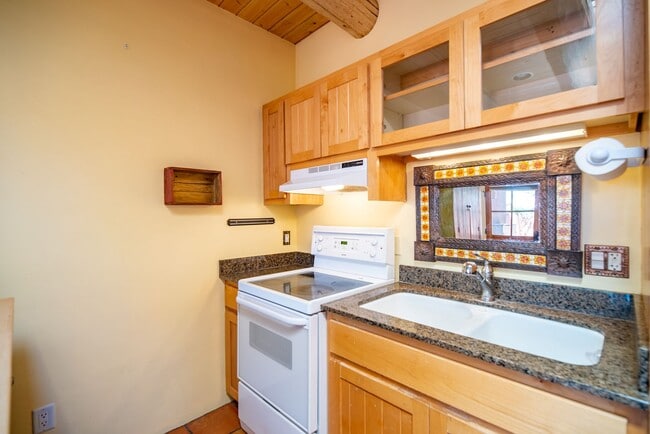 Photo - 723 B Gildersleeve St