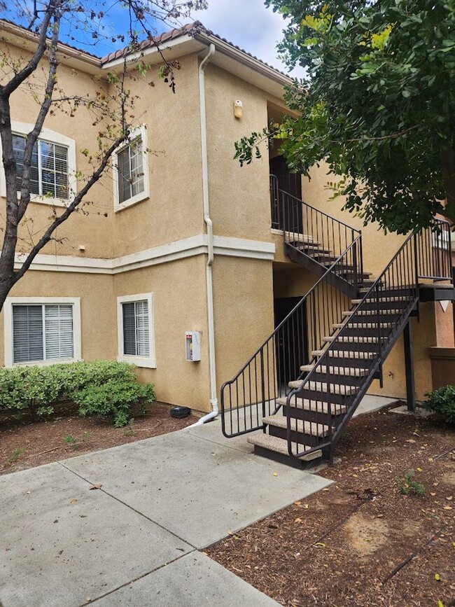 Three Bedroom Condo with 2 Car Attached Ga... - Three Bedroom Condo with 2 Car Attached Ga...