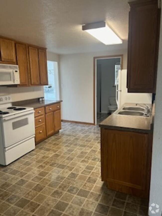 Building Photo - 701 Howard Ave Unit 1 (Upper ) Rental