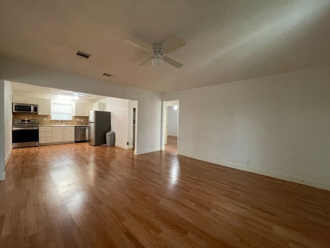 Building Photo - 2 Bedroom 1 Bath Home in Fort Worth