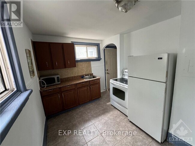 Photo - 70 Barrette St