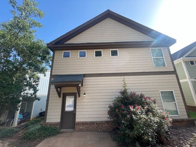 Photo - 250 Strickland Ave