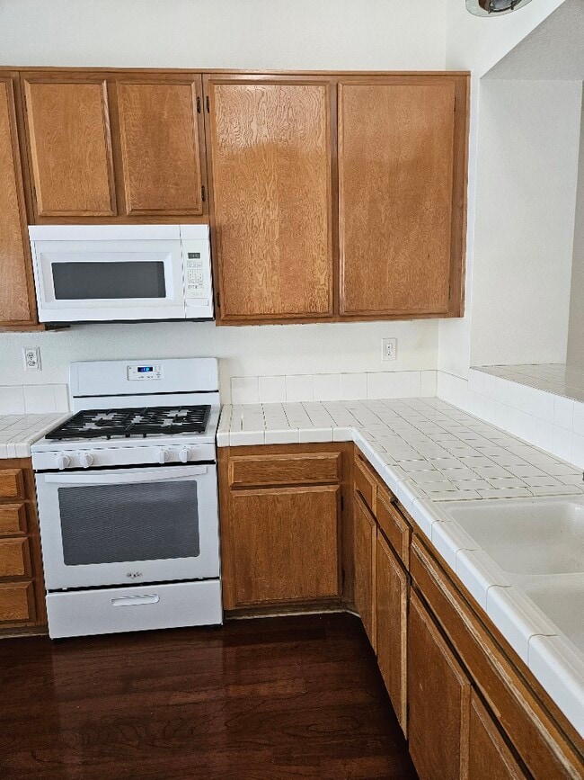 Building Photo - 7532 Seaspring Dr Unit 204