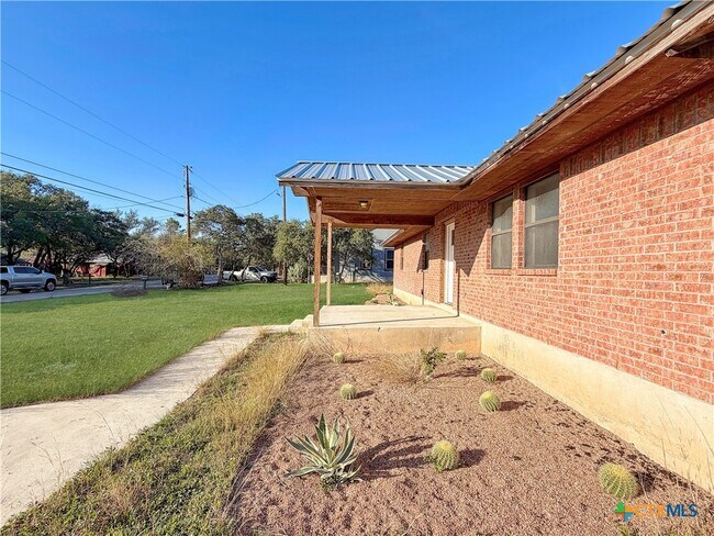 Photo - 1616 Lonesome