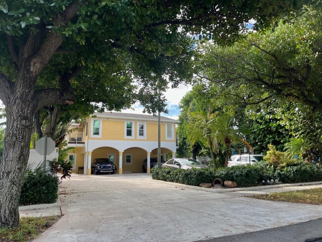 Photo - 1948 NE 2nd St