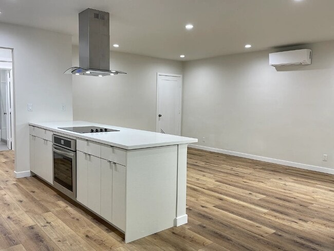 Photo - 5760 Alessandro Ave