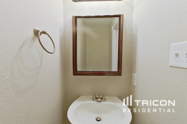 Photo - 2705 White Pine Dr