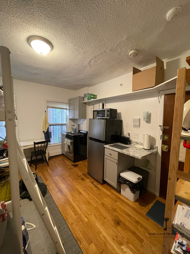 Building Photo - 24 S Huntington Ave Unit 1 Rental