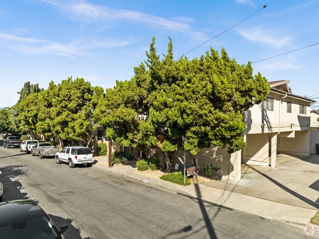 4418-4430 Cartwright Ave