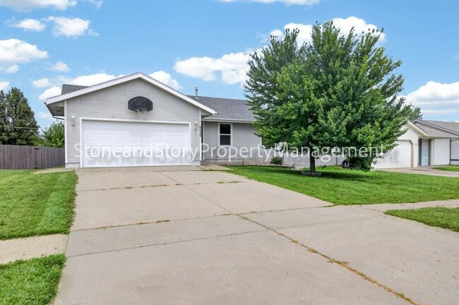 Building Photo - 4 bedroom 3 bath in Washburn Rural School District