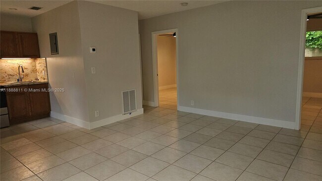 Photo - 818 SW 4th St Unidad 2