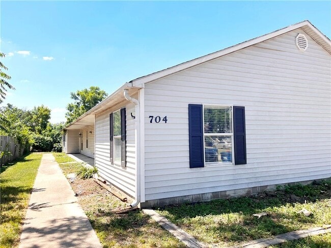Photo - 704 SE 4th St House