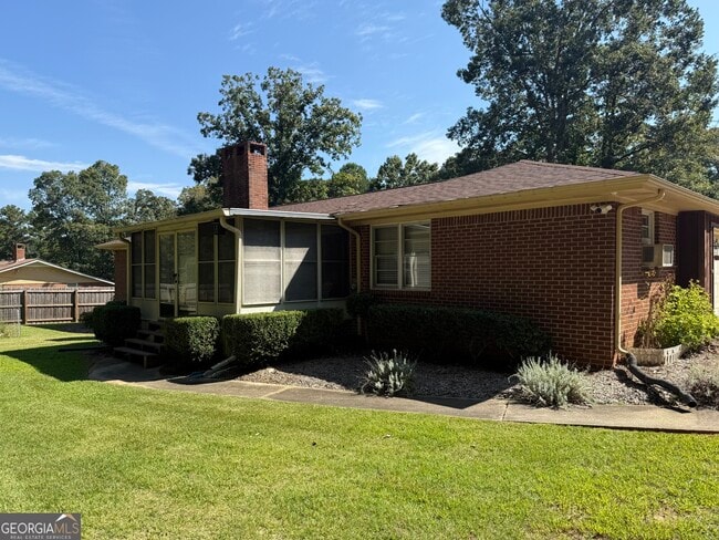 Photo - 110 Otelia Ln