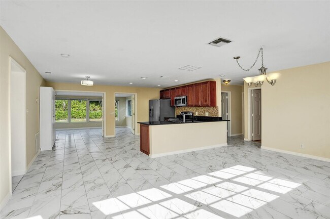 Photo - 249 NW 4th Diagonal