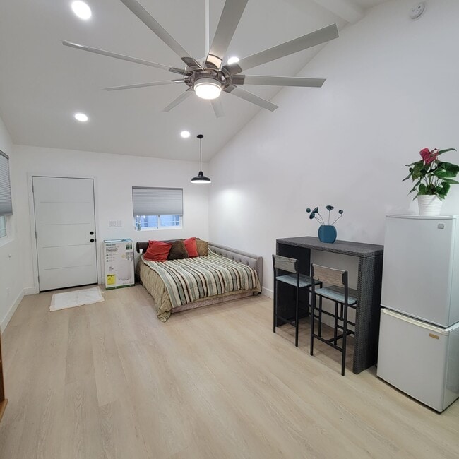 17351 Bullock St Apartments Unit STUDIO GUESTHOUSE Encino, CA