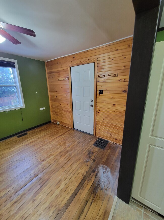 Photo - 278 Hazel St Unit front building