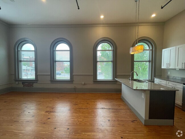 Building Photo - Large Downtown Studio Loft - Parking Inclu... Unit Apartment 201