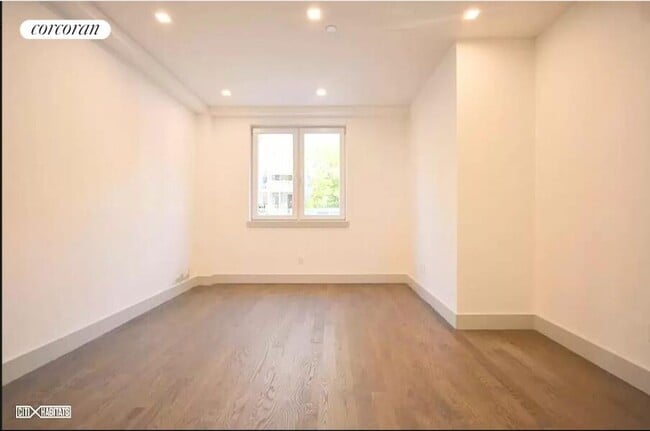 Building Photo - 894 New York Ave