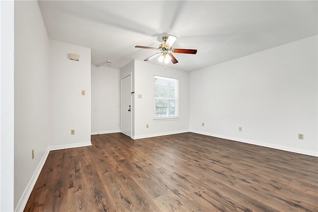 1201 Autumn Cir Unit B
