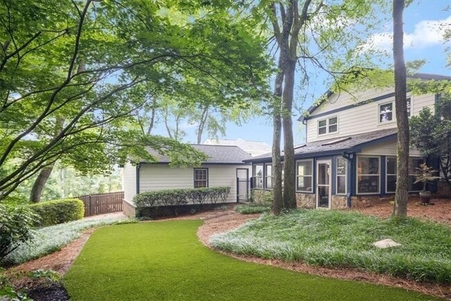 Photo - 4989 Kingswood Dr