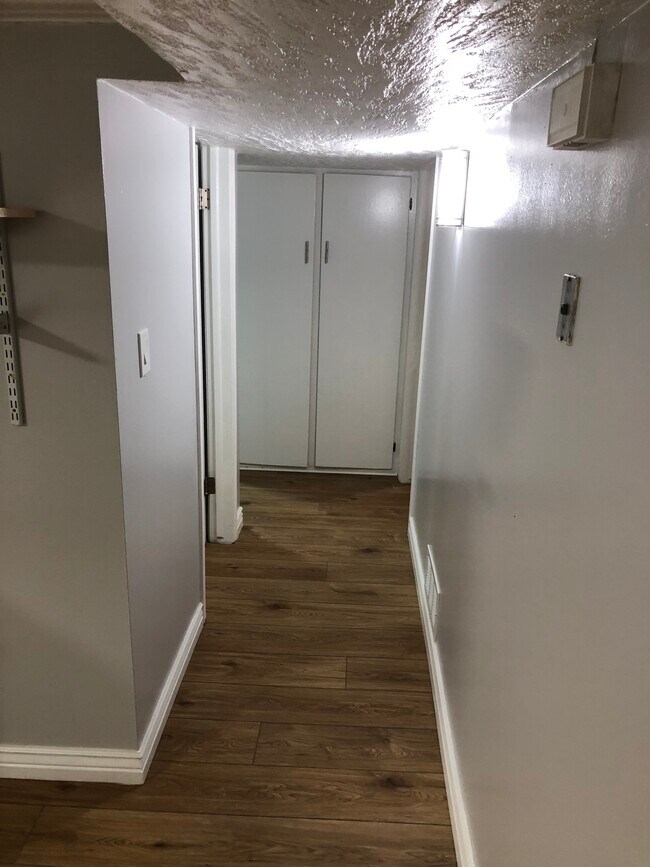 Hall - 3649 N 900 W Unidad C
