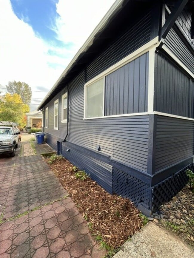 Photo - ZPINE1066 Unit A