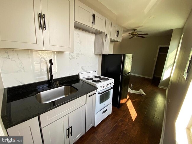 Photo - 2930 Frankford Ave