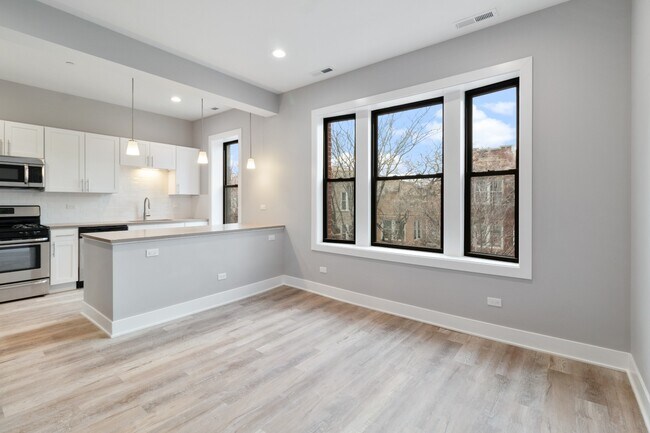 Photo - Gorgeous, Updated Top Floor 3bd/2bth Prime West Town area, Available 6/1 Unidad 3A