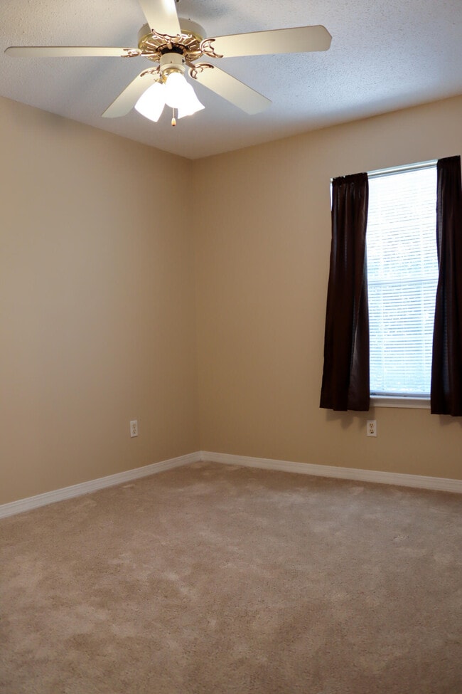19 Holly Rd