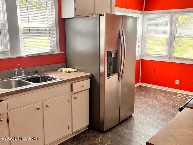 Photo - 3724 Bashford Ave