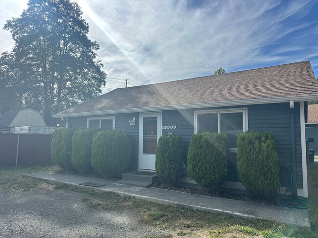 Building Photo - SeaTac rambler ready for its next residents!