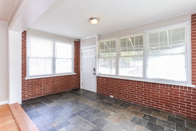 Photo - 487 W 67th St