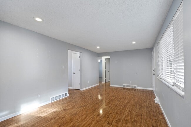 Photo - 8152 Ames Way Unidad A