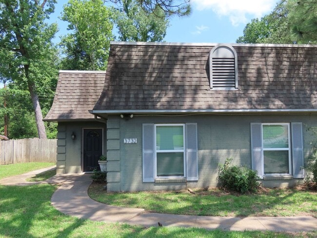 Spacious 3 Bedroom, 2 Bath Duplex in Tyler! - Spacious 3 Bedroom, 2 Bath Duplex in Tyler! House