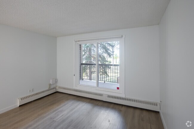 1BR, 1BA - 693SF - Living Room - Christopher County