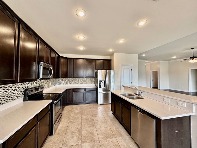 Building Photo - 4 Bedroom House Located in Prairieville with Spacious Rooms and a Large Backyard