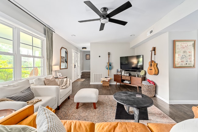 Photo - 504 Victoria Dr