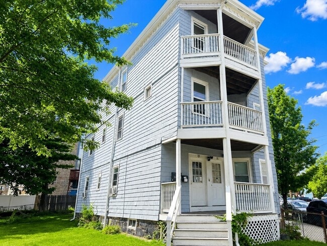 Building Photo - 15-17 Gladstone St Unit 3