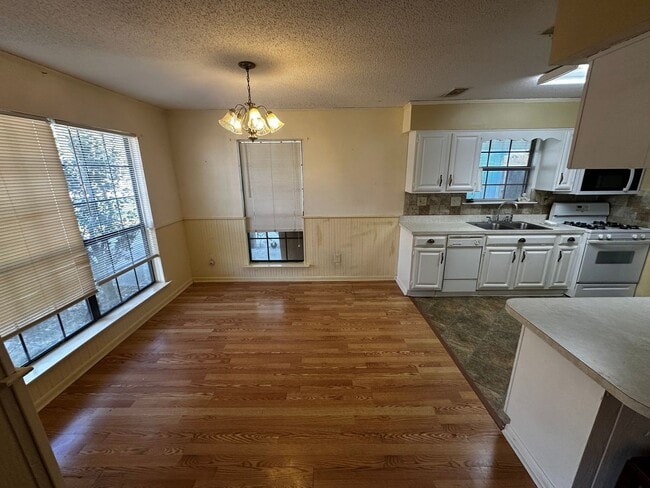 Photo - Ozone Woods Ranch