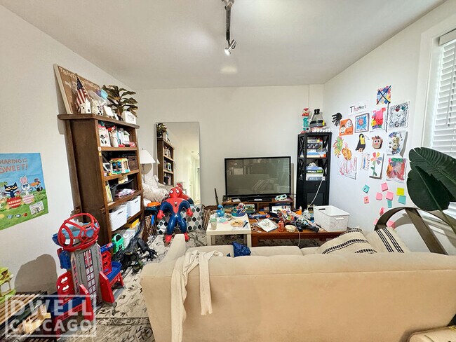 Photo - 541 W Belmont Ave Unit 1