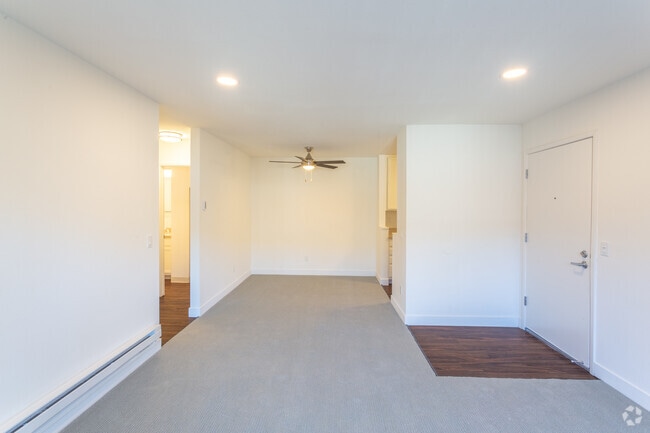 Photo - The Grove Garden Apartments